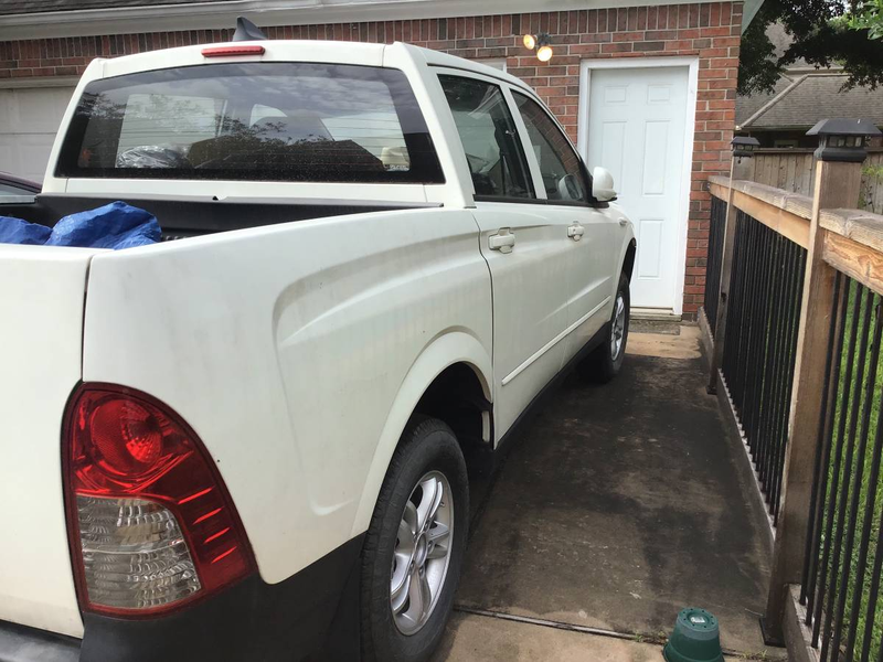 Illustration for article titled At $2,500, Could This 2008 SsangYong Actyon Roller Turn You Into a Lover of Korean Shortbeds?